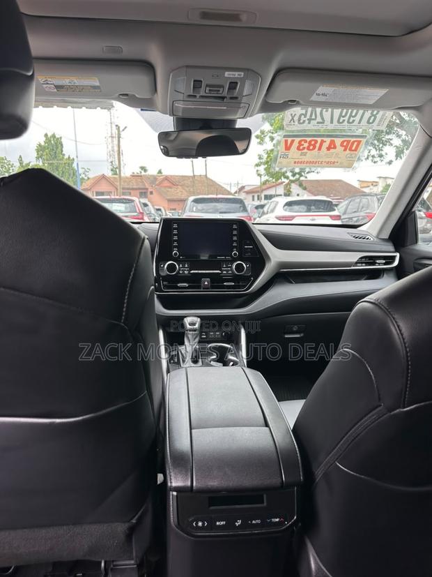 Toyota Highlander XLE 2022 Silver