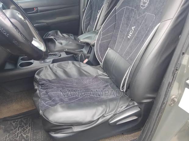 Toyota Hilux 2017 Gray