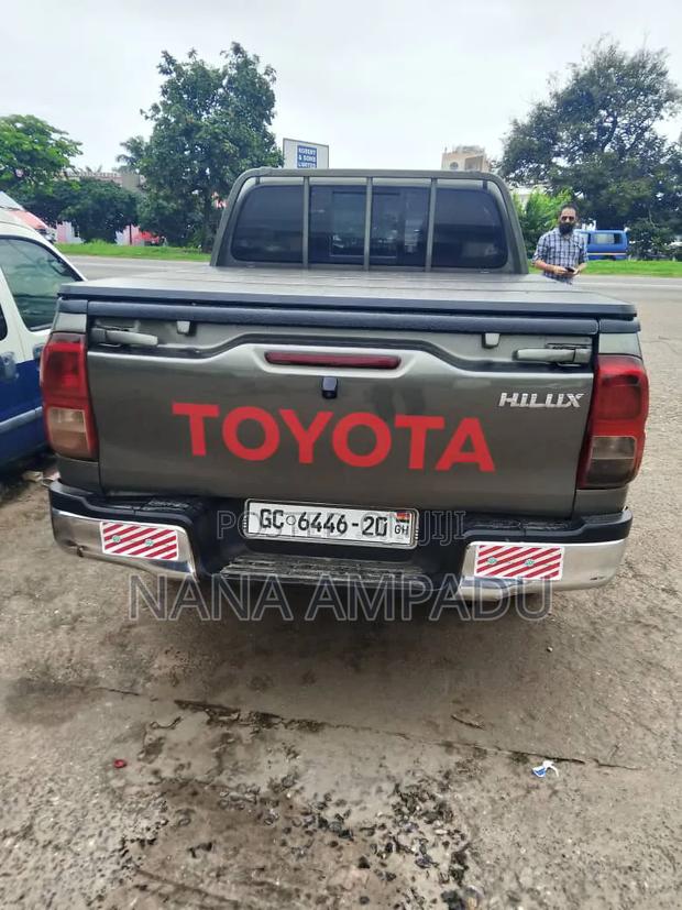 Toyota Hilux 2017 Gray