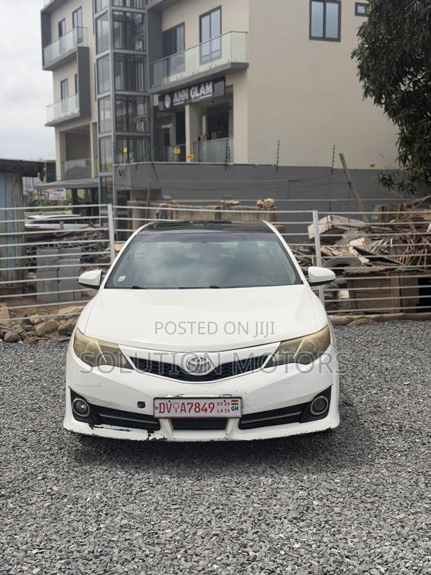 Toyota Camry SE 4dr Sedan (2.5L 4cyl 6A) 2014 White