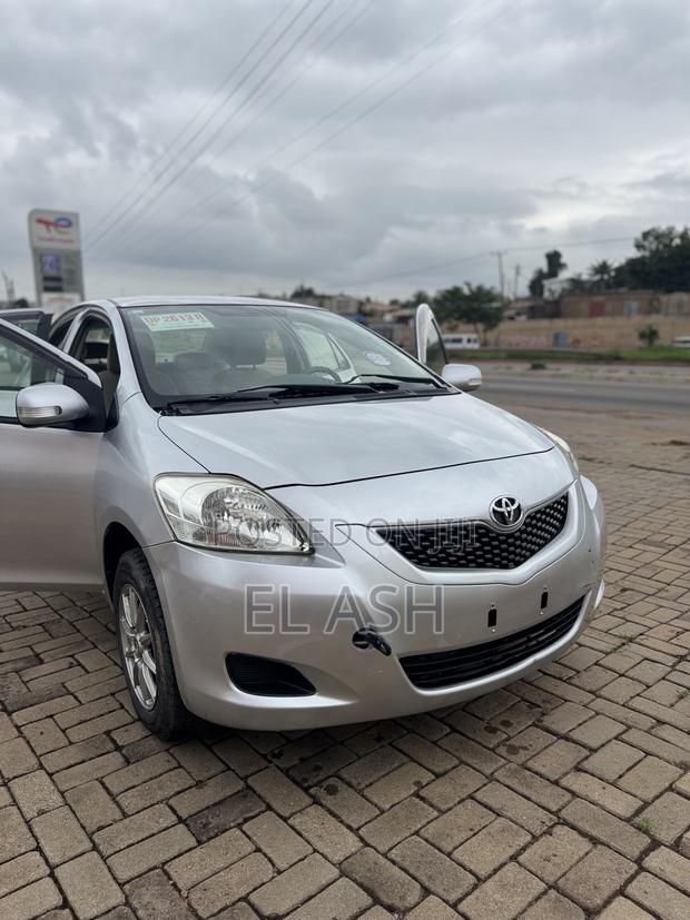 Toyota Belta 2010 Silver