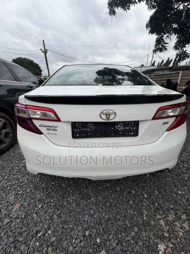 Toyota Camry SE 4dr Sedan (2.5L 4cyl 6A) 2014 White