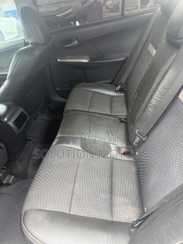 Toyota Camry SE 4dr Sedan (2.5L 4cyl 6A) 2014 White