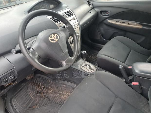 Toyota Yaris 2010 Red