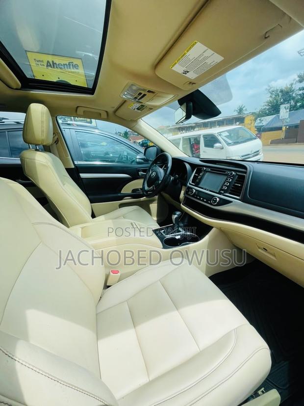 Toyota Highlander XLE 4x2 V6 (3.5L 6cyl 8A) 2018 Black