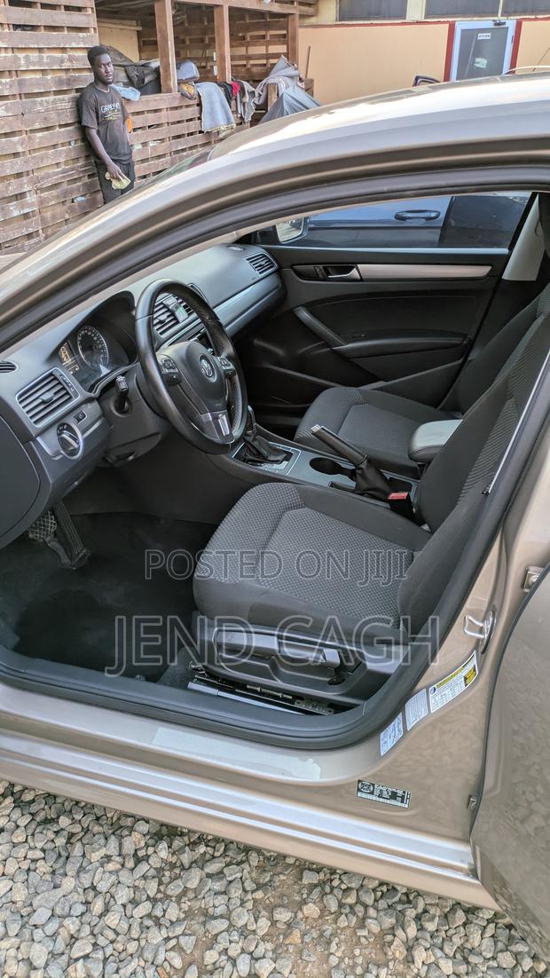 Volkswagen Passat 2015 Gold