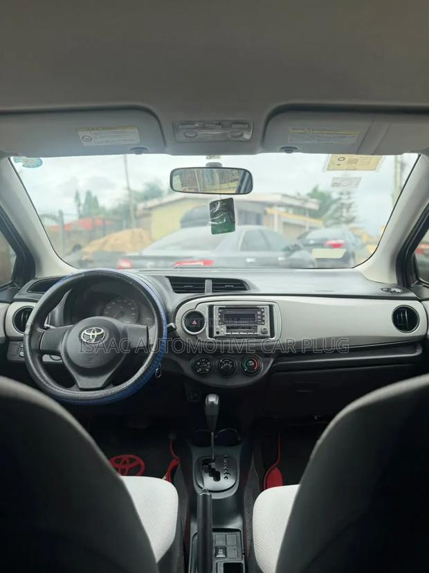 Toyota Vitz 2013 Silver