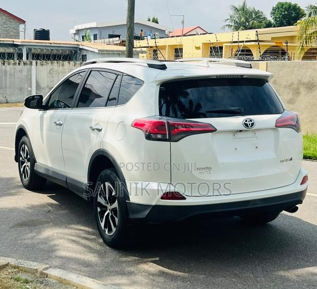 Toyota RAV4 Limited 4dr SUV AWD (2.5L 4cyl 6A) 2018 White