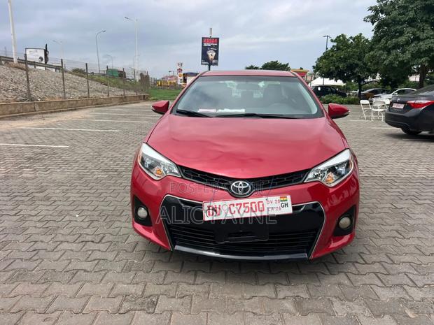 Toyota Corolla S 4dr Sedan (1.8L 4cyl CVT) 2016 Red