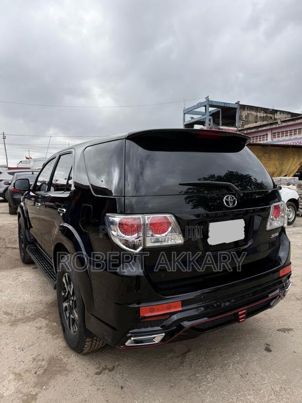 Toyota Fortuner 2013 Black