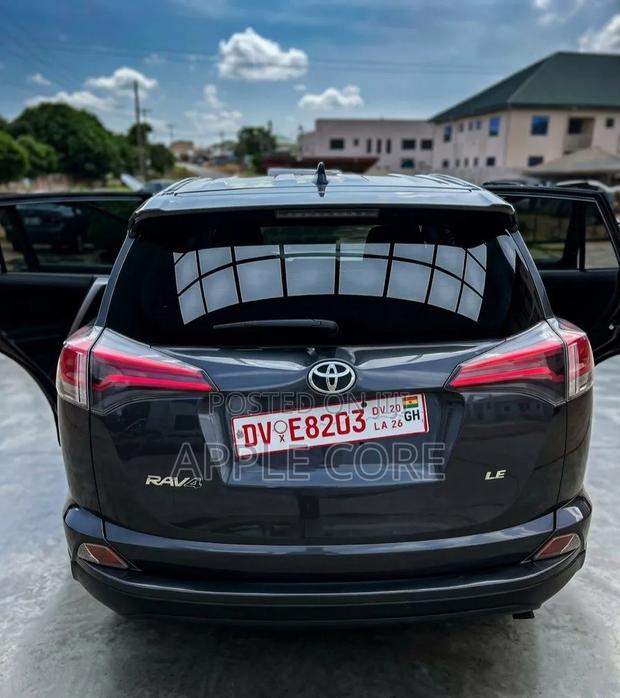 Toyota RAV4 LE 4dr SUV (2.5L 4cyl 6A) 2018 Black