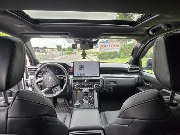 Toyota Tacoma 2024 White