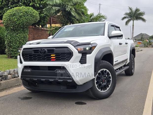 Toyota Tacoma 2024 White
