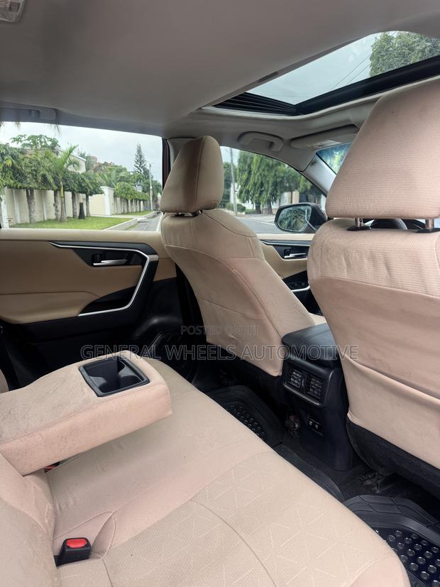 Toyota RAV4 XLE AWD 2019 Red