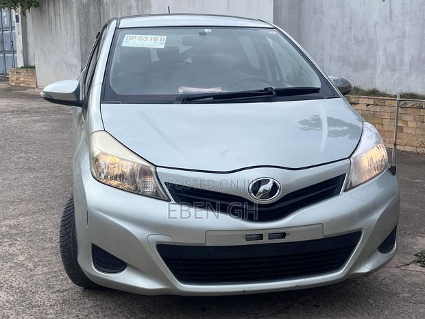 Toyota Vitz 1.3 AWD 3dr 2014 Gray
