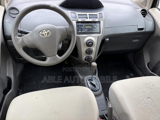 Toyota Vitz 1.3 AWD 5dr 2010 Black