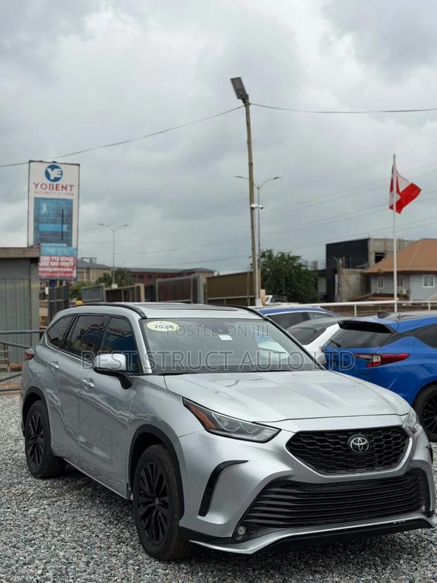 Toyota Highlander XSE AWD 2024 Silver