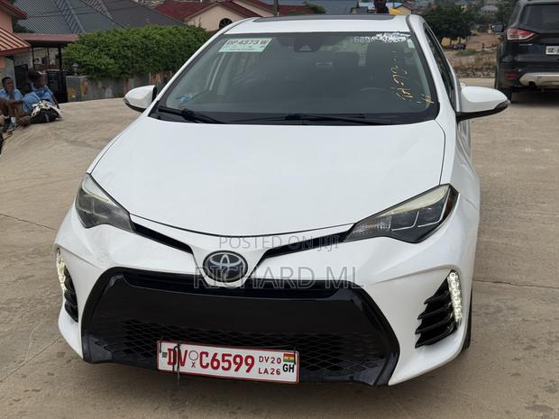 Toyota Corolla SE Special Edition 4dr Sedan (1.8L 4cyl CVT) 2017 White