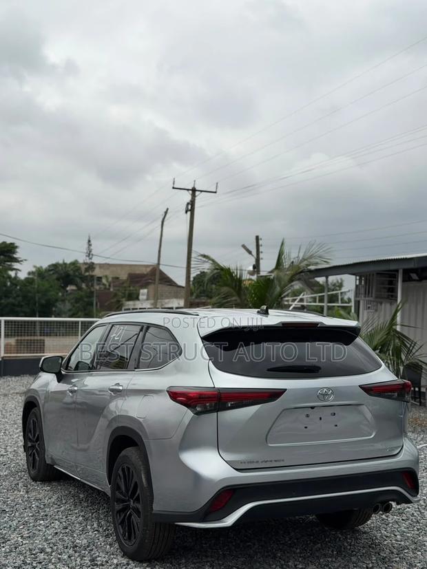 Toyota Highlander XSE AWD 2024 Silver