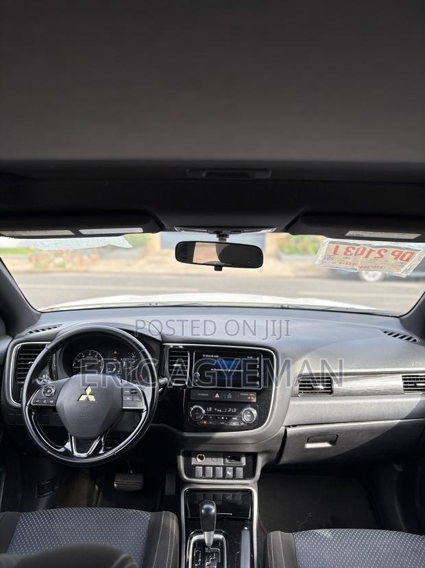 Mitsubishi Outlander 2018 White