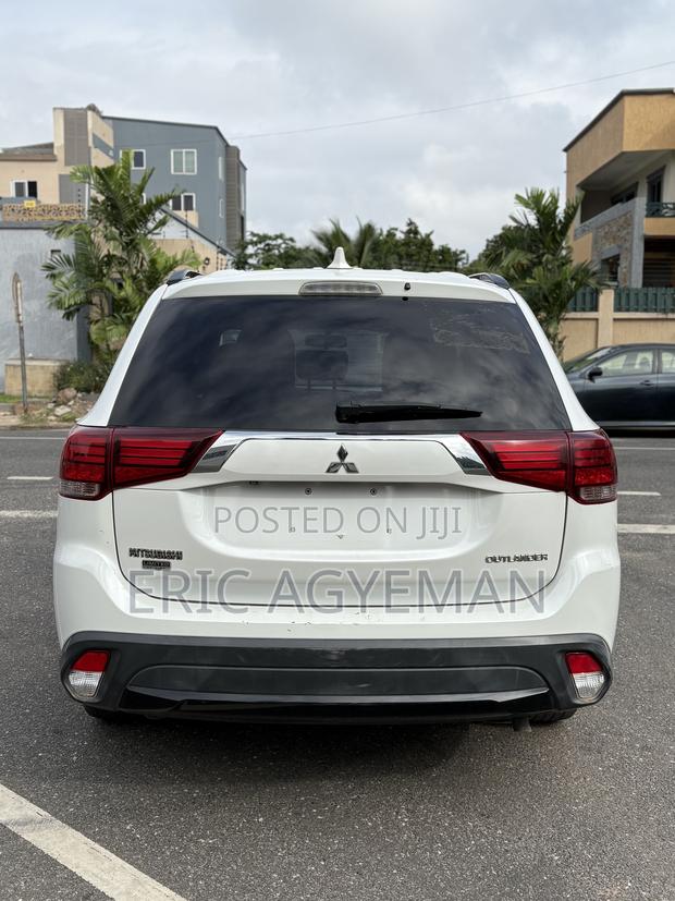 Mitsubishi Outlander 2018 White