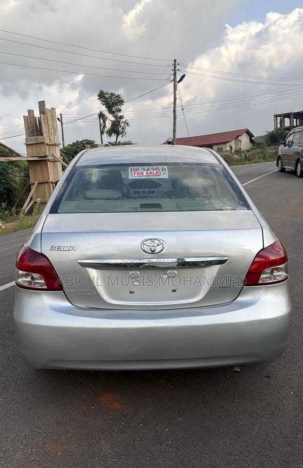 Toyota Belta 2011 Silver