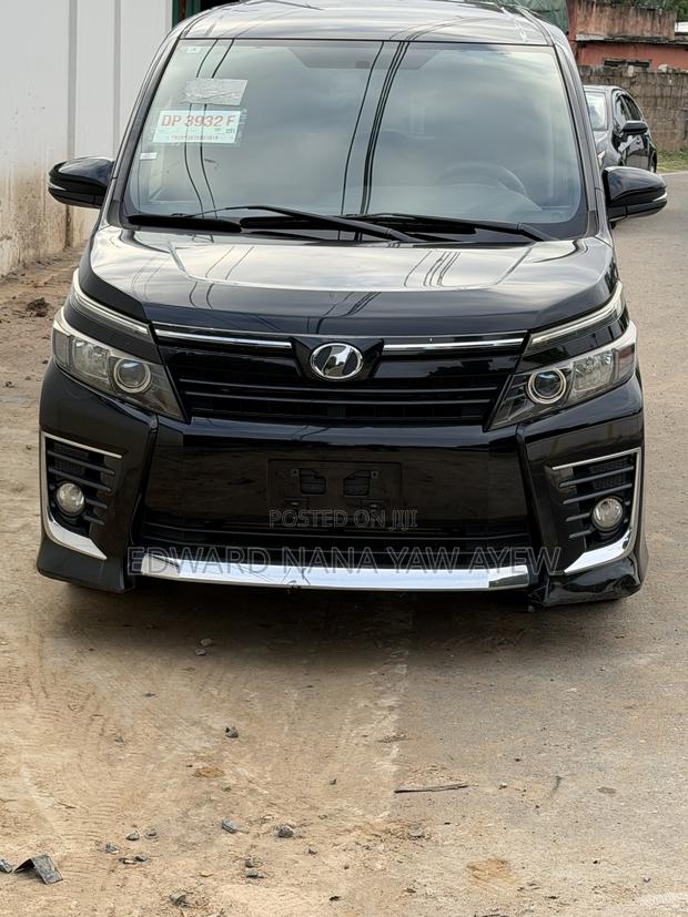 Toyota Voxy 2014 Black