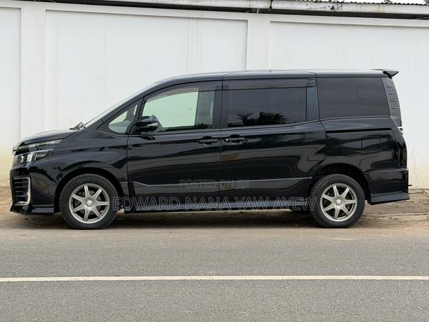 Toyota Voxy 2014 Black