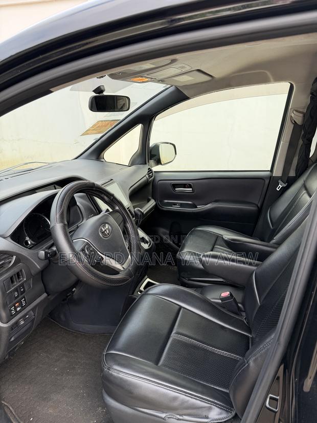 Toyota Voxy 2014 Black