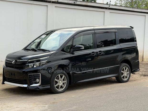 Toyota Voxy 2014 Black