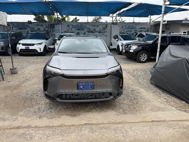 Toyota bZ4X XLE AWD 2025 Gray