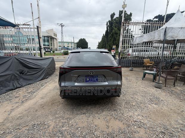 Toyota bZ4X XLE AWD 2025 Gray