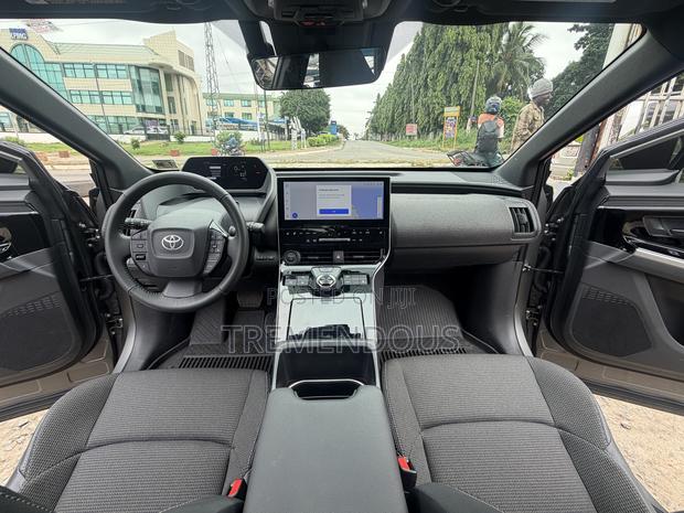 Toyota bZ4X XLE AWD 2025 Gray