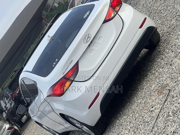 Hyundai Elantra 2016 White