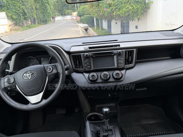 Toyota RAV4 LE 4dr SUV AWD (2.5L 4cyl 6A) 2018 Black