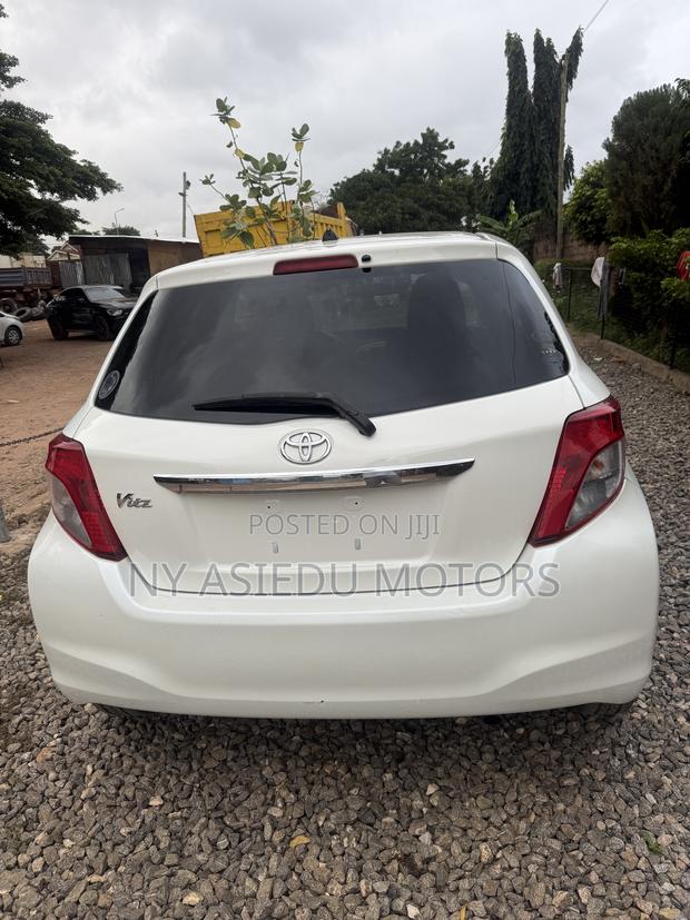 Toyota Vitz 1.3 FWD 5dr 2013 White
