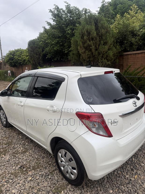 Toyota Vitz 1.3 FWD 5dr 2013 White