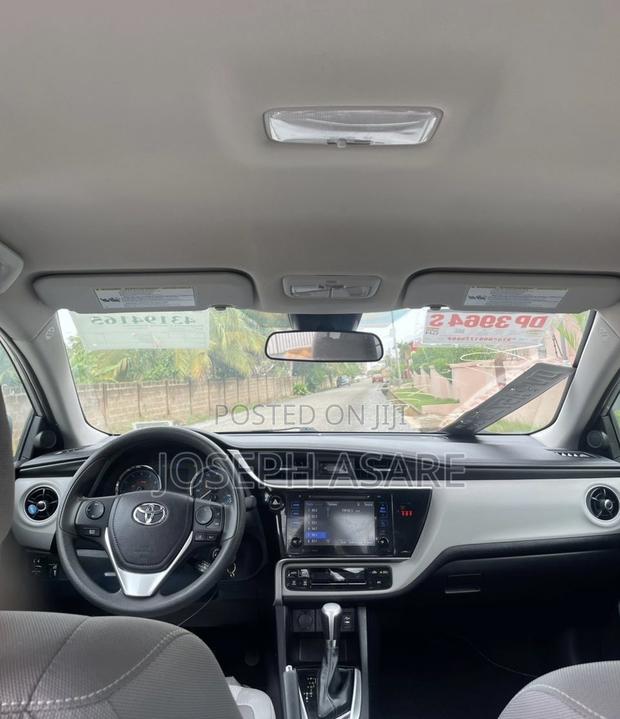 Toyota Corolla LE (1.8L 4cyl 2A) 2018 Silver