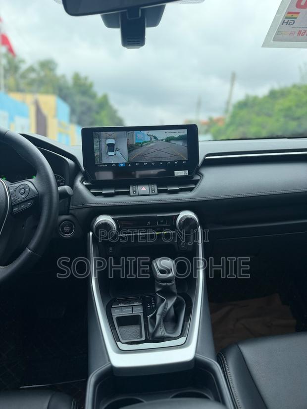 Toyota RAV4 XLE 2025 White