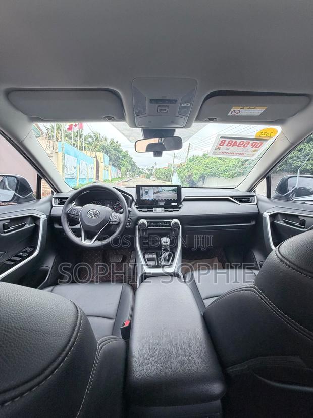 Toyota RAV4 XLE 2025 White