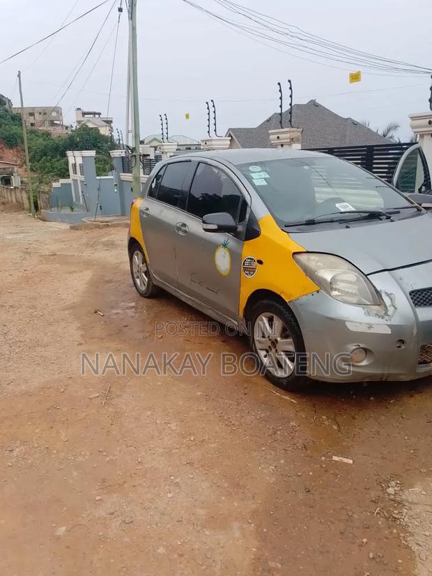 Toyota Yaris 2010 Gold