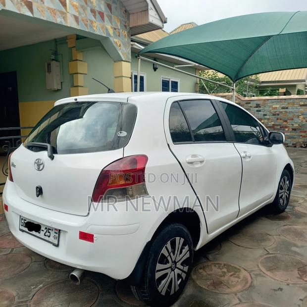 Toyota Vitz 2010 White