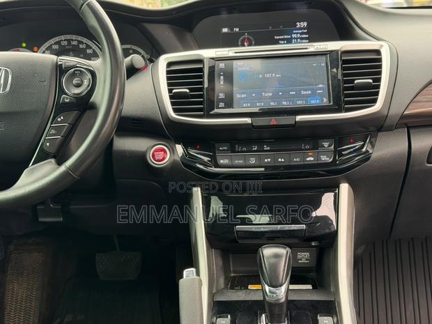 Honda Accord Touring V6 4dr Sedan FWD (3.5L 6cyl 6A) 2017 White
