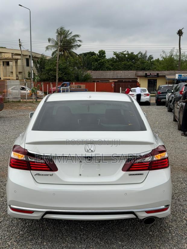 Honda Accord Touring V6 4dr Sedan FWD (3.5L 6cyl 6A) 2017 White