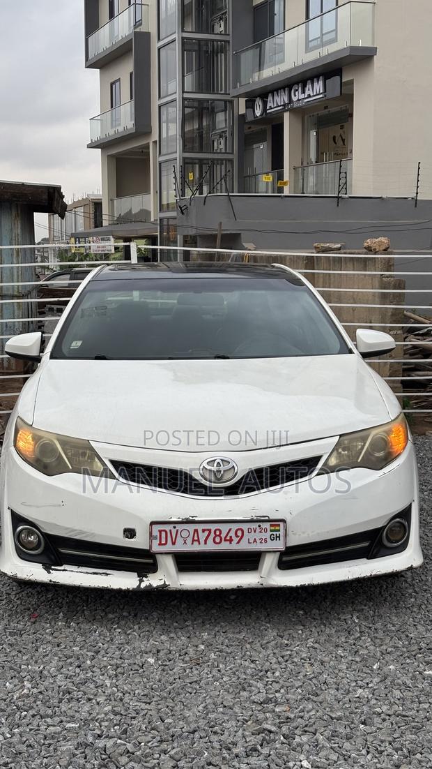Toyota Camry SE 4dr Sedan (2.5L 4cyl 6A) 2014 White