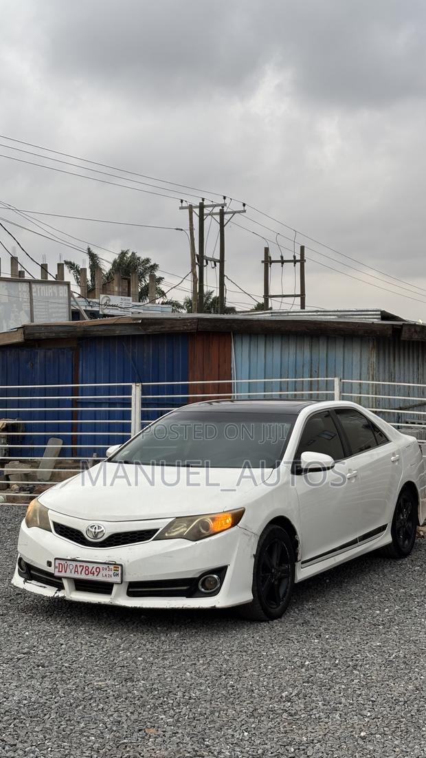 Toyota Camry SE 4dr Sedan (2.5L 4cyl 6A) 2014 White