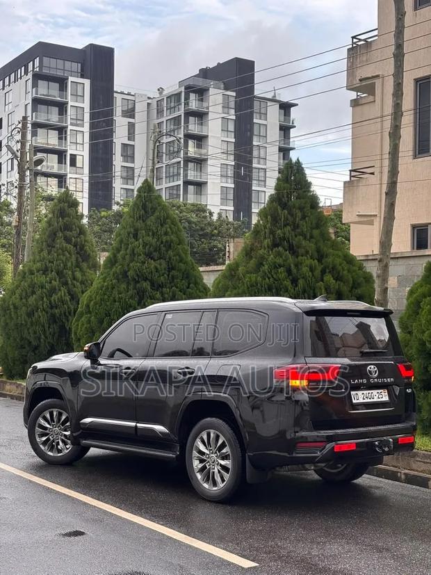 Toyota Land Cruiser 2023 Black
