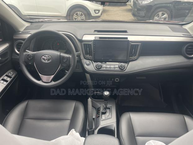 Toyota RAV4 2018 Burgundy