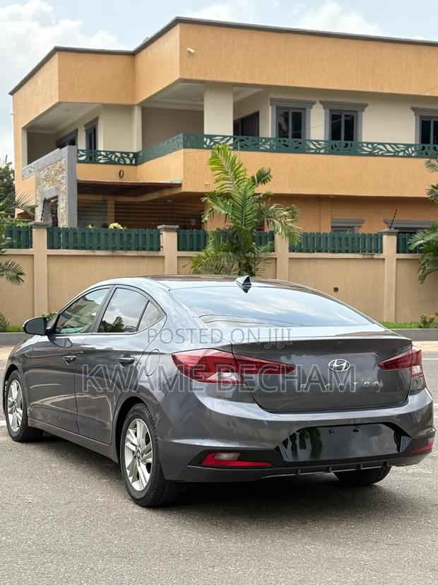 Hyundai Elantra 2019