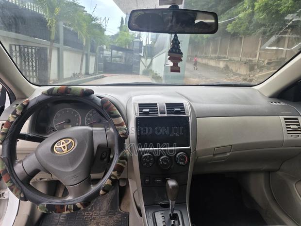Toyota Corolla 2010 White